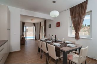 010 2057 12 Brac Stone house with pool and a sea view for sale