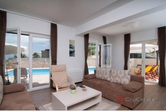 010 2057 12 Brac Stone house with pool and a sea view for sale