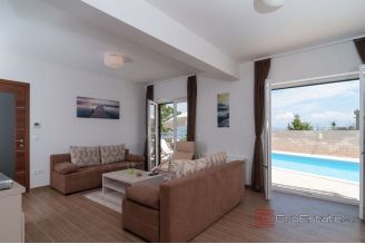 010 2057 12 Brac Stone house with pool and a sea view for sale