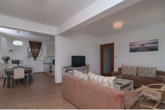 010 2057 12 Brac Stone house with pool and a sea view for sale