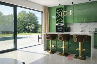 010 2053 35 Labin Modern villa with two residential buildings for sale