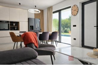 010 2053 35 Labin Modern villa with two residential buildings for sale