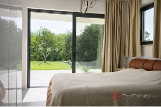 010 2053 35 Labin Modern villa with two residential buildings for sale