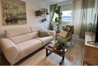 013 2056 05 Split Gripe Modern two bedroom apartment for sale