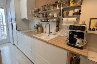 013 2056 05 Split Gripe Modern two bedroom apartment for sale