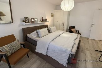013 2056 05 Split Gripe Modern two bedroom apartment for sale