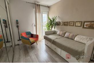 013 2056 05 Split Gripe Modern two bedroom apartment for sale