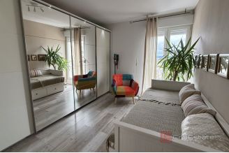 013 2056 05 Split Gripe Modern two bedroom apartment for sale