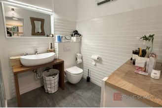 013 2056 05 Split Gripe Modern two bedroom apartment for sale