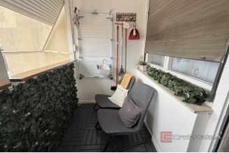 013 2056 05 Split Gripe Modern two bedroom apartment for sale