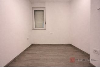 007 2031 232 Split Mejasi Commercial space in a great location for rent