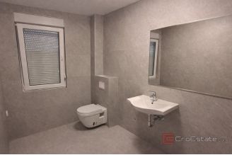 007 2031 232 Split Mejasi Commercial space in a great location for rent