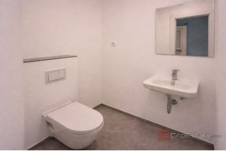 007 2031 232 Split Mejasi Commercial space in a great location for rent