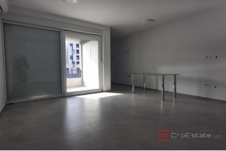 001 2031 233 Split Mejasi Commercial space in a excellent location for rent