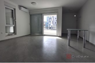 006 2031 233 Split Mejasi Commercial space in a excellent location for rent