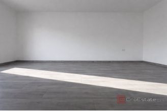 006 2031 233 Split Mejasi Commercial space in a excellent location for rent