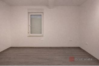 006 2031 233 Split Mejasi Commercial space in a excellent location for rent