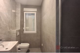 006 2031 233 Split Mejasi Commercial space in a excellent location for rent