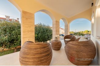 018 2046 185 Zadar Modern villa in a quiet location for rent