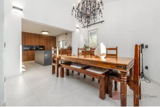 018 2046 185 Zadar Modern villa in a quiet location for rent