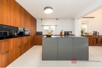 018 2046 185 Zadar Modern villa in a quiet location for rent