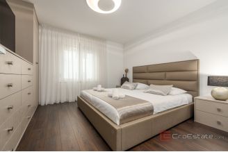 018 2046 185 Zadar Modern villa in a quiet location for rent