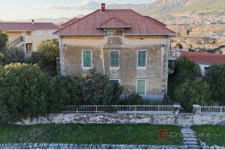 007 2046 186 Split area Unique property in a busy location sale