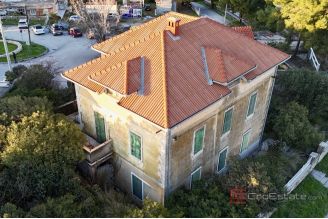 007 2046 186 Split area Unique property in a busy location sale