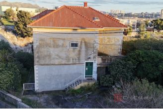 007 2046 186 Split area Unique property in a busy location sale