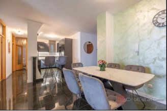 018 2047 119 split bacvice three bedroom apartment for sale