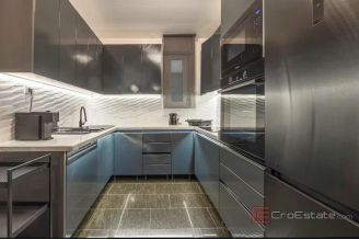 018 2047 119 split bacvice three bedroom apartment for sale