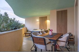 018 2047 119 split bacvice three bedroom apartment for sale