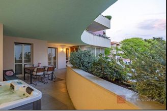 018 2047 119 split bacvice three bedroom apartment for sale