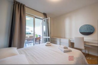 018 2047 119 split bacvice three bedroom apartment for sale