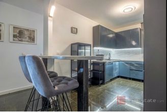 018 2047 119 split bacvice three bedroom apartment for sale