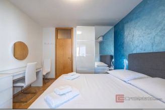 018 2047 119 split bacvice three bedroom apartment for sale