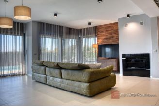 017  5477 30 Porec Modern villa with swimming pool for sale