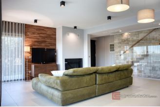 017  5477 30 Porec Modern villa with swimming pool for sale