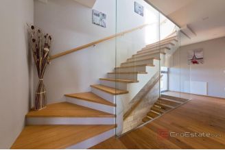 017  5477 30 Porec Modern villa with swimming pool for sale