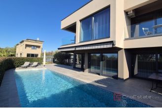 017  5477 30 Porec Modern villa with swimming pool for sale