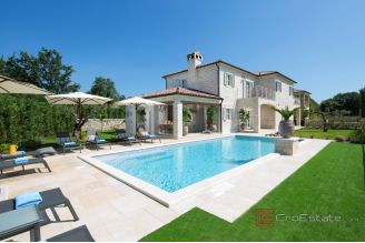 019 5478 30 Rovinj Traditional stone villa with pool for sale