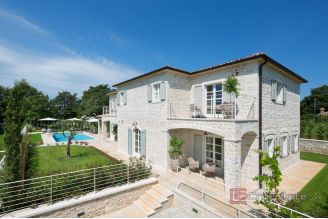 019 5478 30 Rovinj Traditional stone villa with pool for sale