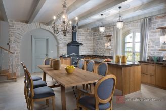 019 5478 30 Rovinj Traditional stone villa with pool for sale