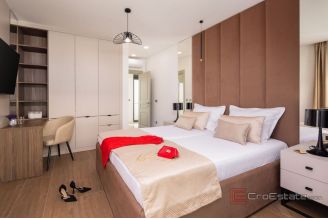 020 2057 14 Kastela Detached luxury villa with pool and a sea view for rent