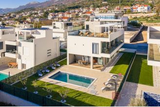 020 2057 14 Kastela Detached luxury villa with pool and a sea view for rent