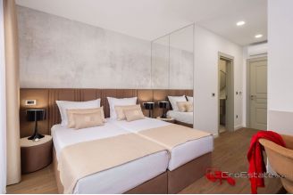 020 2057 16 Kastela Luxury villa with pool and a sea view for rent