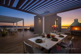 020 2057 16 Kastela Luxury villa with pool and a sea view for rent