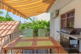 008 2052 105 podstrana two bedroom apartment with sea view for sale