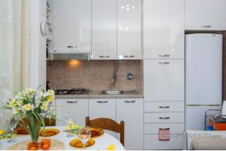 008 2052 105 podstrana two bedroom apartment with sea view for sale