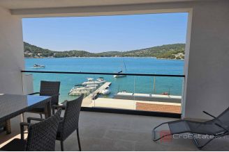 008 5479 30 Murter Three bedroom apartment with a sea view sale